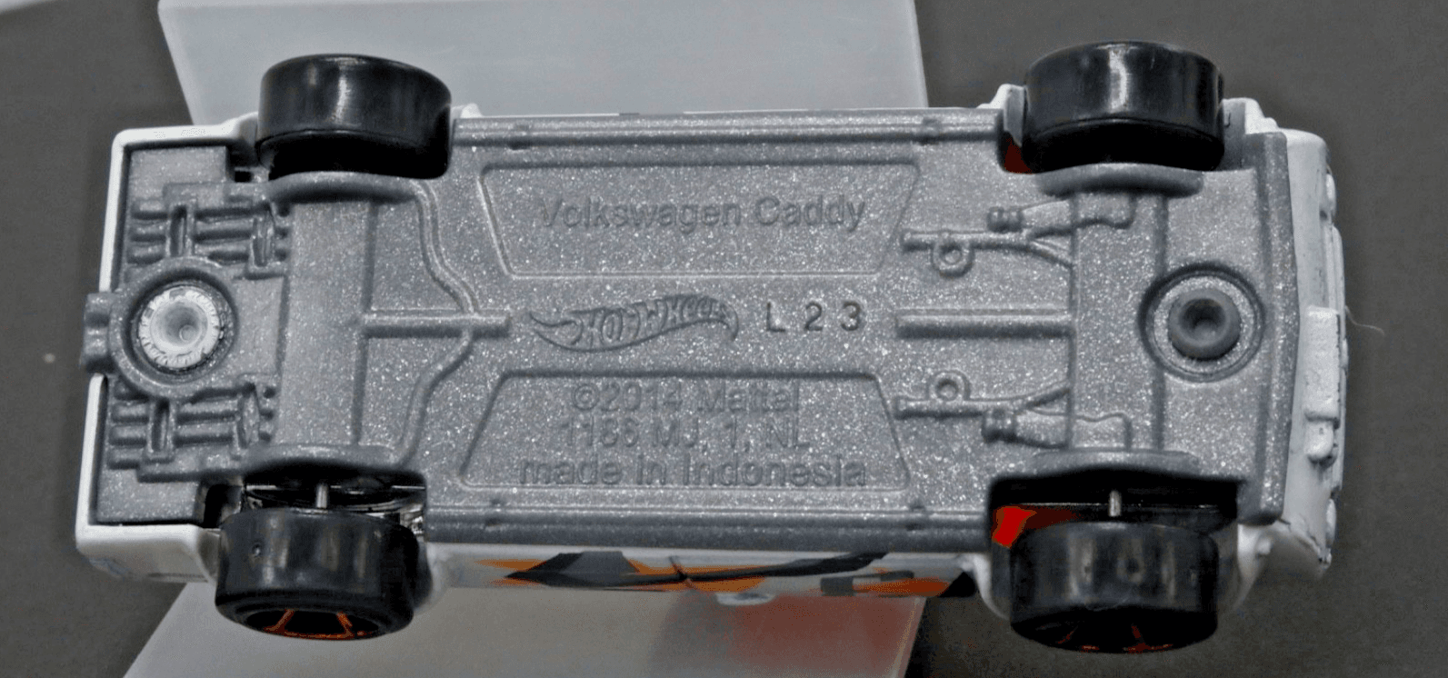 Hot Wheels ~ 2014 VOLKSWAGEN CADDY ~ White Pickup ~ Orange Windows 1:64 Diecast - Thumbnail 8