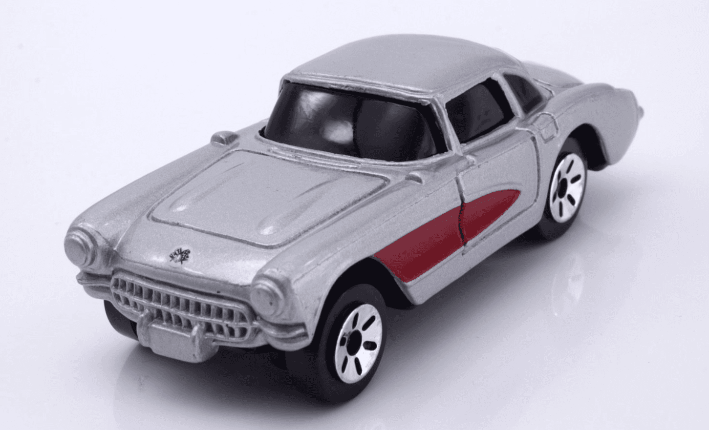 Maisto ~ 1957 CHEVROLET CORVETTE ~ Silver / Red 1:64 Diecast - Thumbnail 2