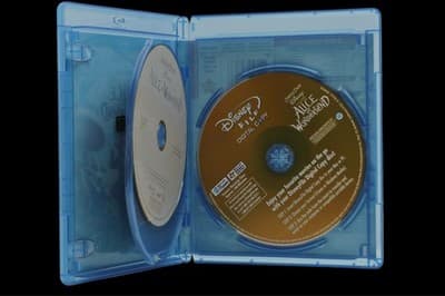 Alice in Wonderland (1 Blu-Ray DVD, 1 Reg DVD & 1 Digital Copy disc) - Thumbnail 3