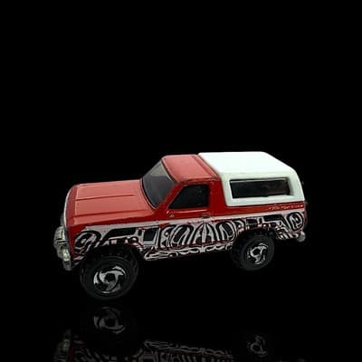 Hot Wheels 1980 Red Chevy Blazer 4X4 ~ Vintage ~ Casting Motorcycle On Back - Thumbnail 2