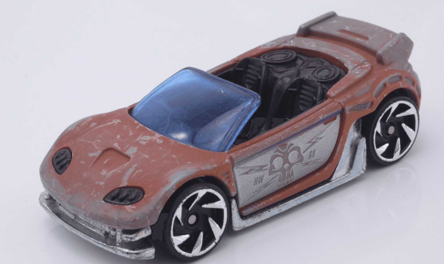 2020 Hot Wheels Color Shifters ~ TRAK-TUNE ~ Color Changing Diecast Car 1:64 - Thumbnail 2