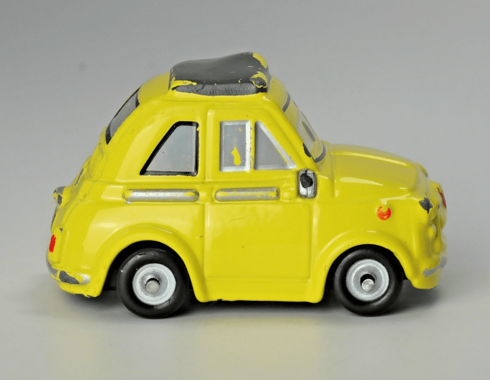 Disney Pixar Cars ~ Mini Racers ~ LUIGI ~ Yellow Fiat 500 ~ Diecast 1:100 Toy - Thumbnail 4