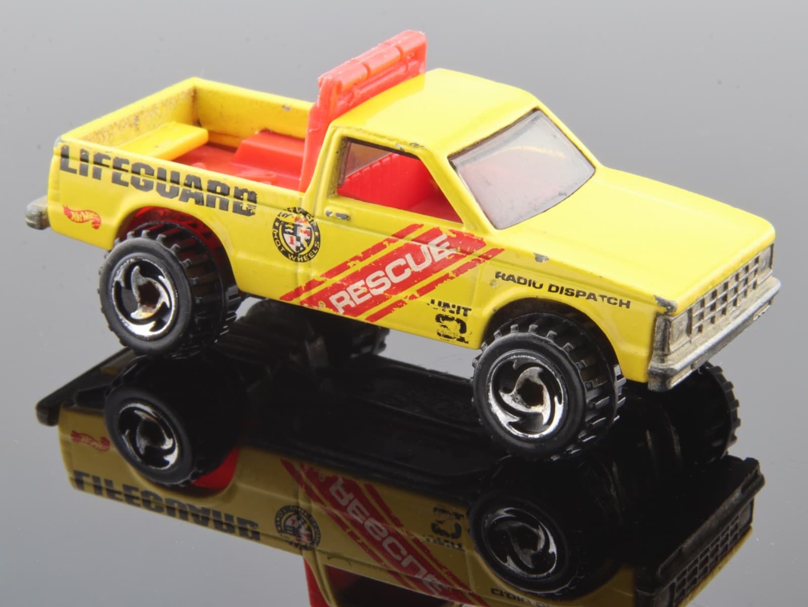 VINTAGE Hot Wheels ~ 1982 CHEVY S10 SURF PATROL LIFEGUARD RESCUE TRUCK ~ 1:64