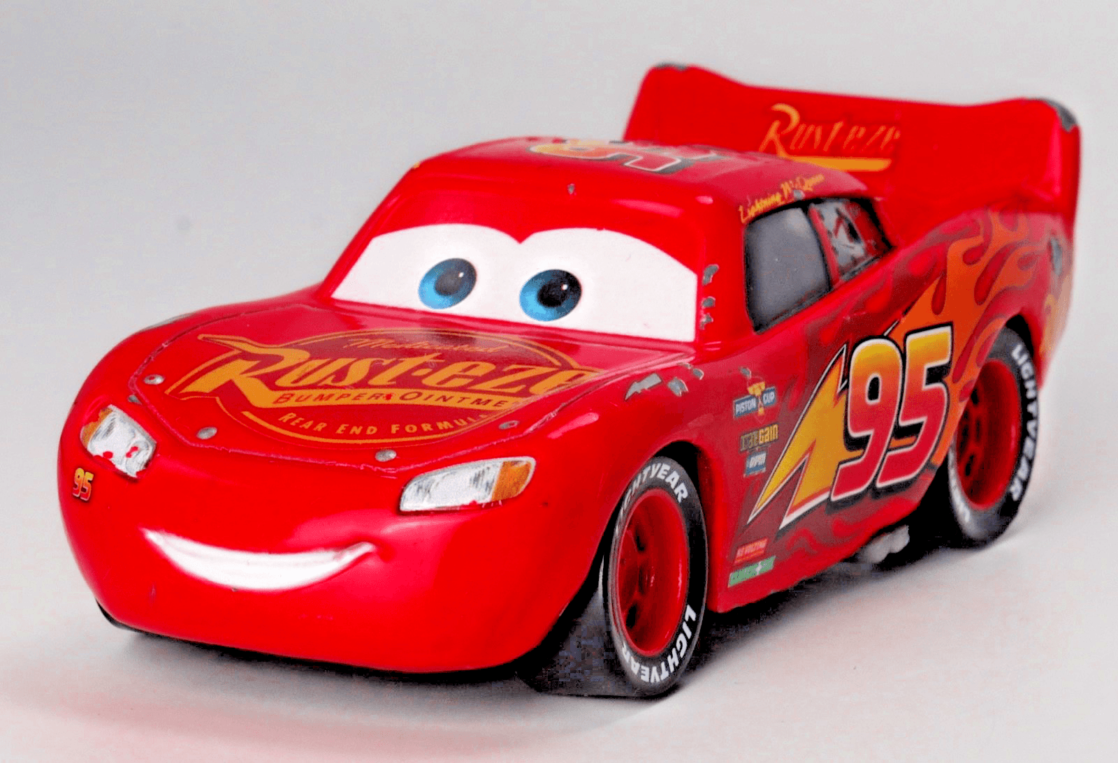 Disney Pixar Cars ~ LIGHTNING MCQUEEN "RUST-EZE" #95 ~ Red 1:55 Diecast - Thumbnail 2