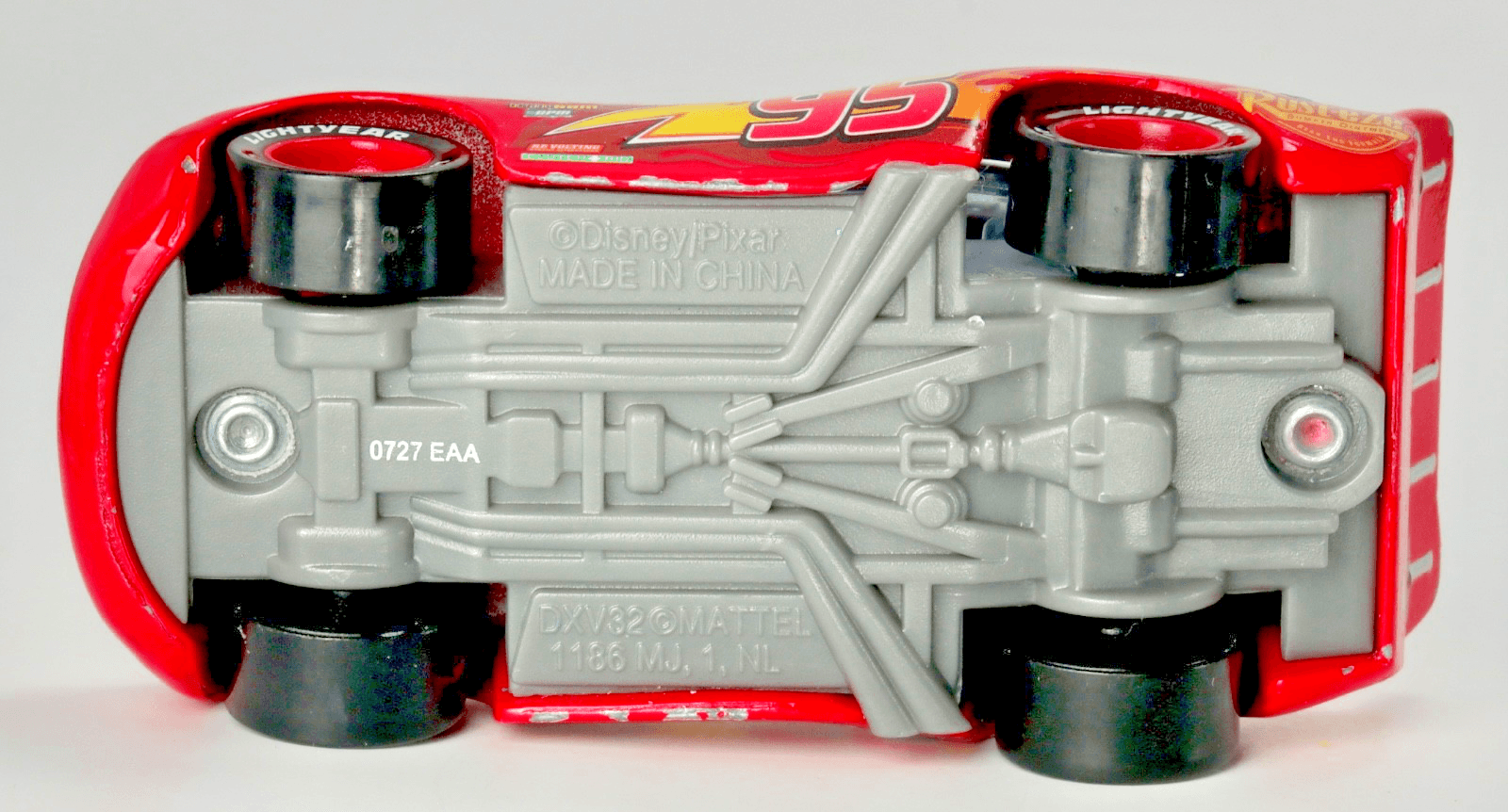 Disney Pixar Cars ~ LIGHTNING MCQUEEN "RUST-EZE" #95 ~ Red 1:55 Diecast - Thumbnail 10