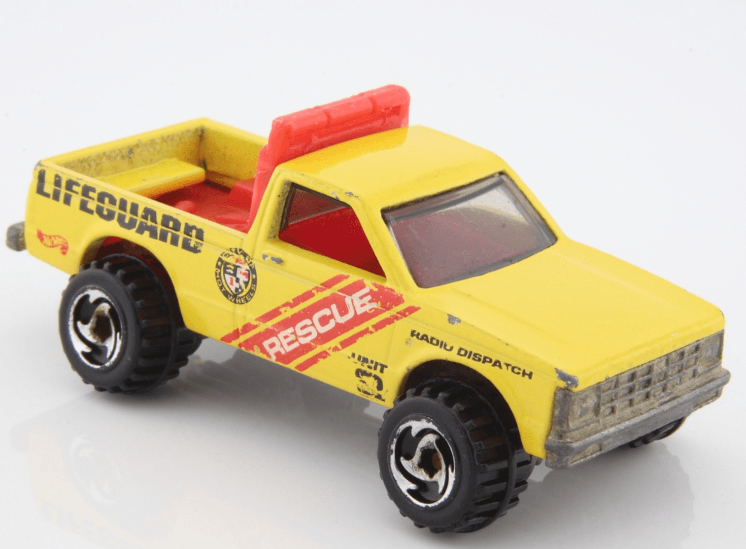 VINTAGE Hot Wheels ~ 1982 CHEVY S10 SURF PATROL LIFEGUARD RESCUE TRUCK ~ 1:64 - Thumbnail 2