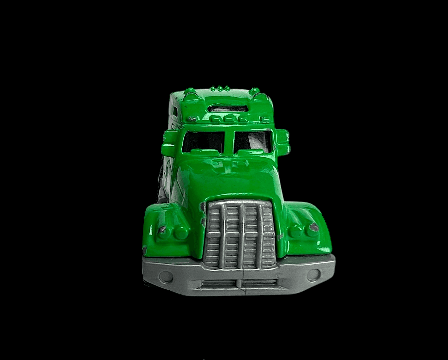 Matchbox 2004 Green Tractor Cab Diecast - Treasure Inside #31 - Thumbnail 3
