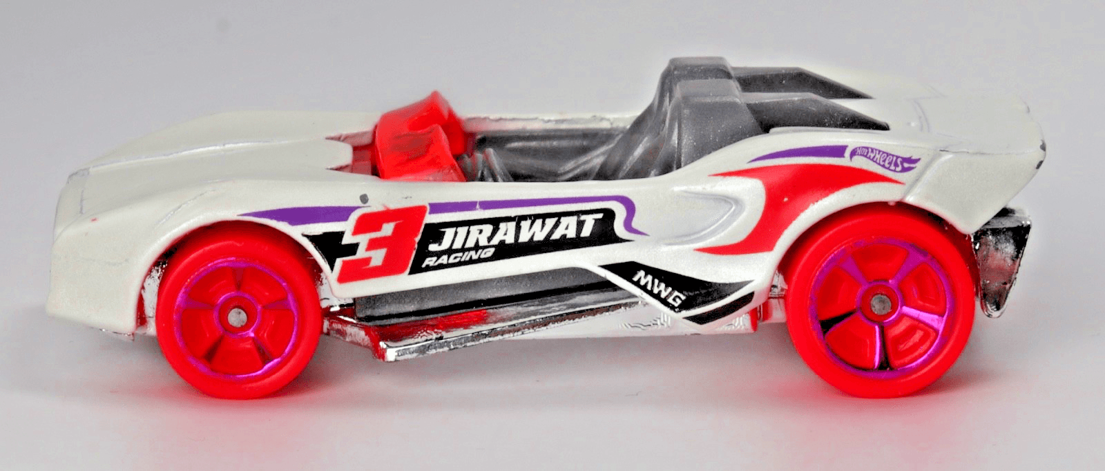 2014 Hot Wheels CARBONIC JIRAWAT ~ Racing White ~ #3 ~ 1:64 Diecast - Thumbnail 2