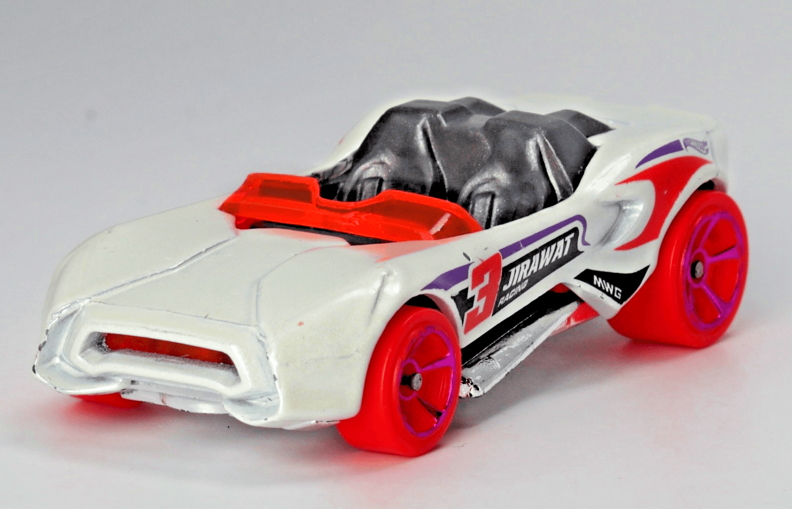 2014 Hot Wheels CARBONIC JIRAWAT ~ Racing White ~ #3 ~ 1:64 Diecast - Thumbnail 5