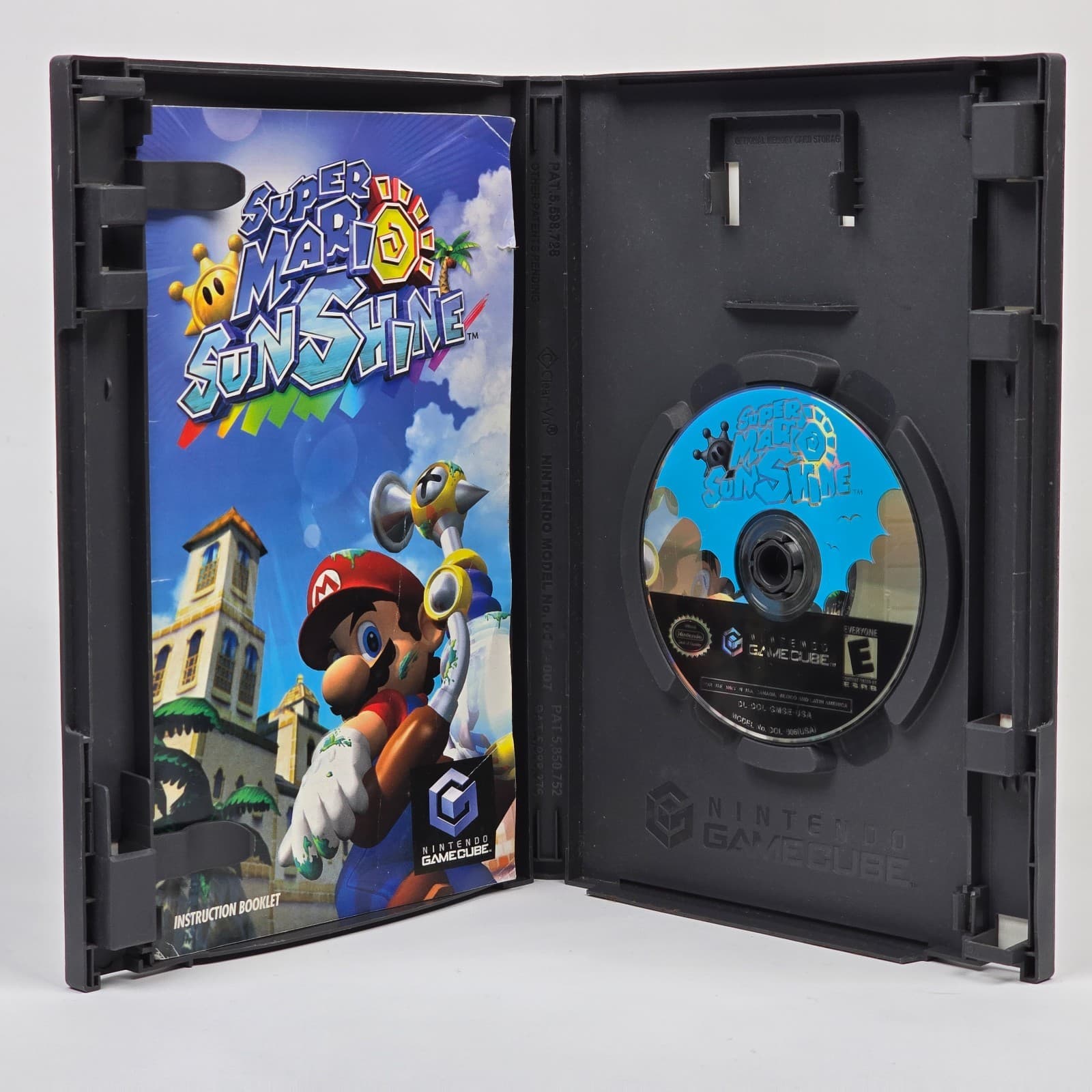 Super Mario Sunshine (Nintendo GameCube) Black Label CIB COMPLETE (Manual Worn) - Thumbnail 2