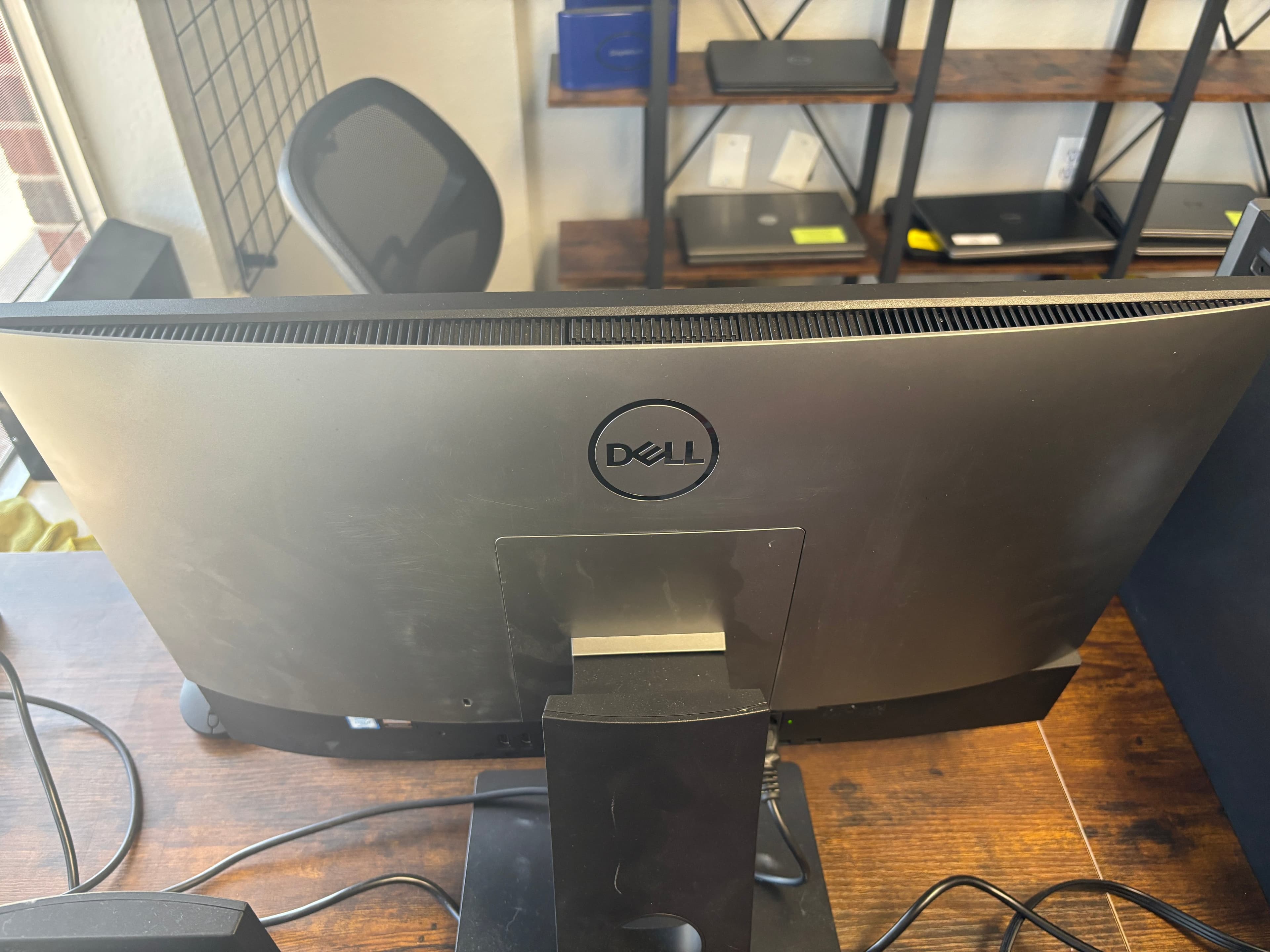 Dell All-in-One Desktop Intel i7  8GB RAM 512GB SSD - Thumbnail 3