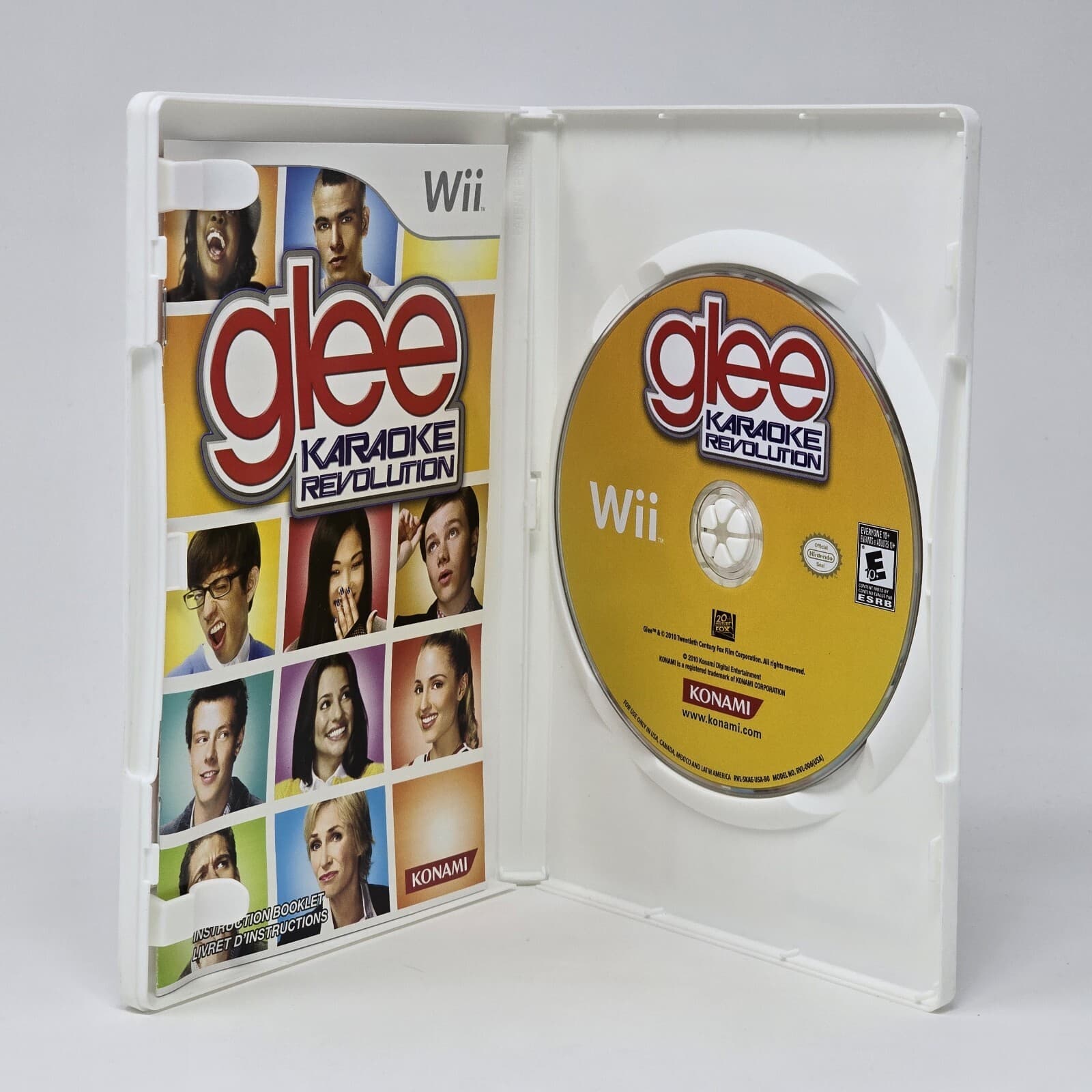 Karaoke Revolution: Glee (Nintendo Wii) CIB COMPLETE & TESTED - Thumbnail 2