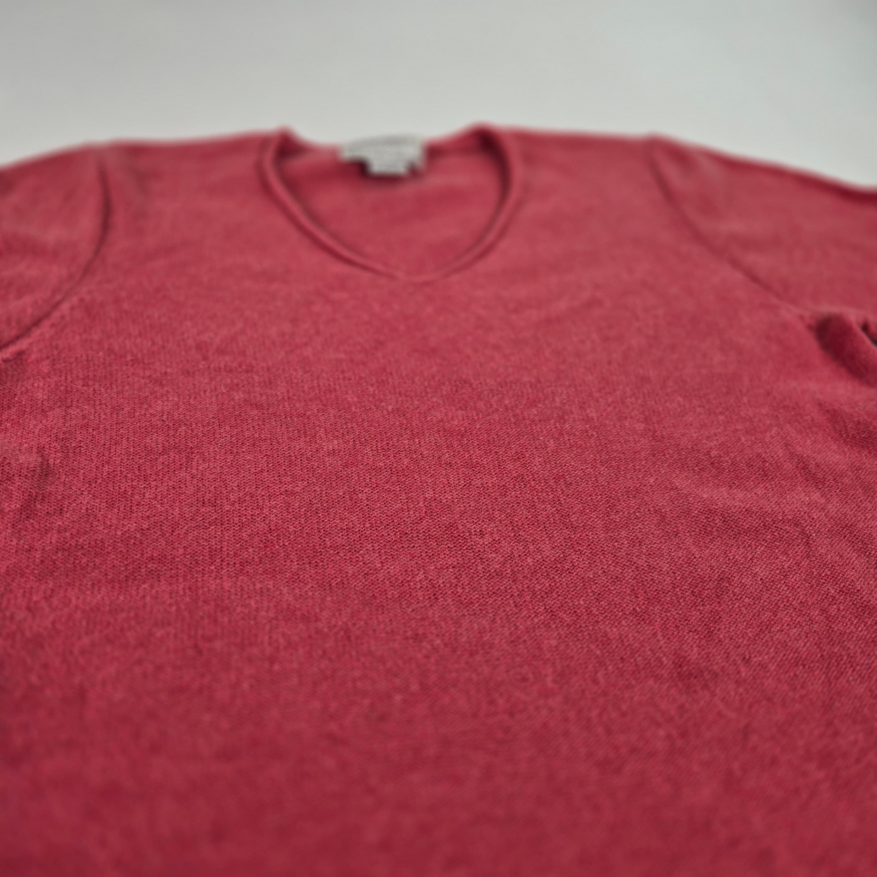 Saks Fifth Avenue Red V-Neck  100% Cashmere Sweater Size M - Thumbnail 2