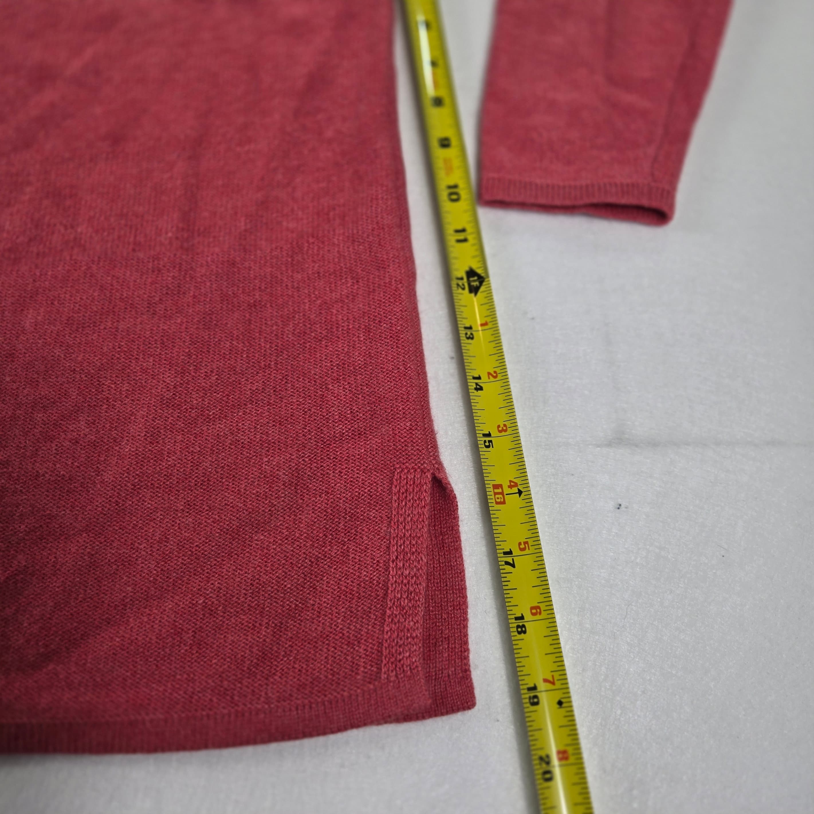 Saks Fifth Avenue Red V-Neck  100% Cashmere Sweater Size M - Thumbnail 3