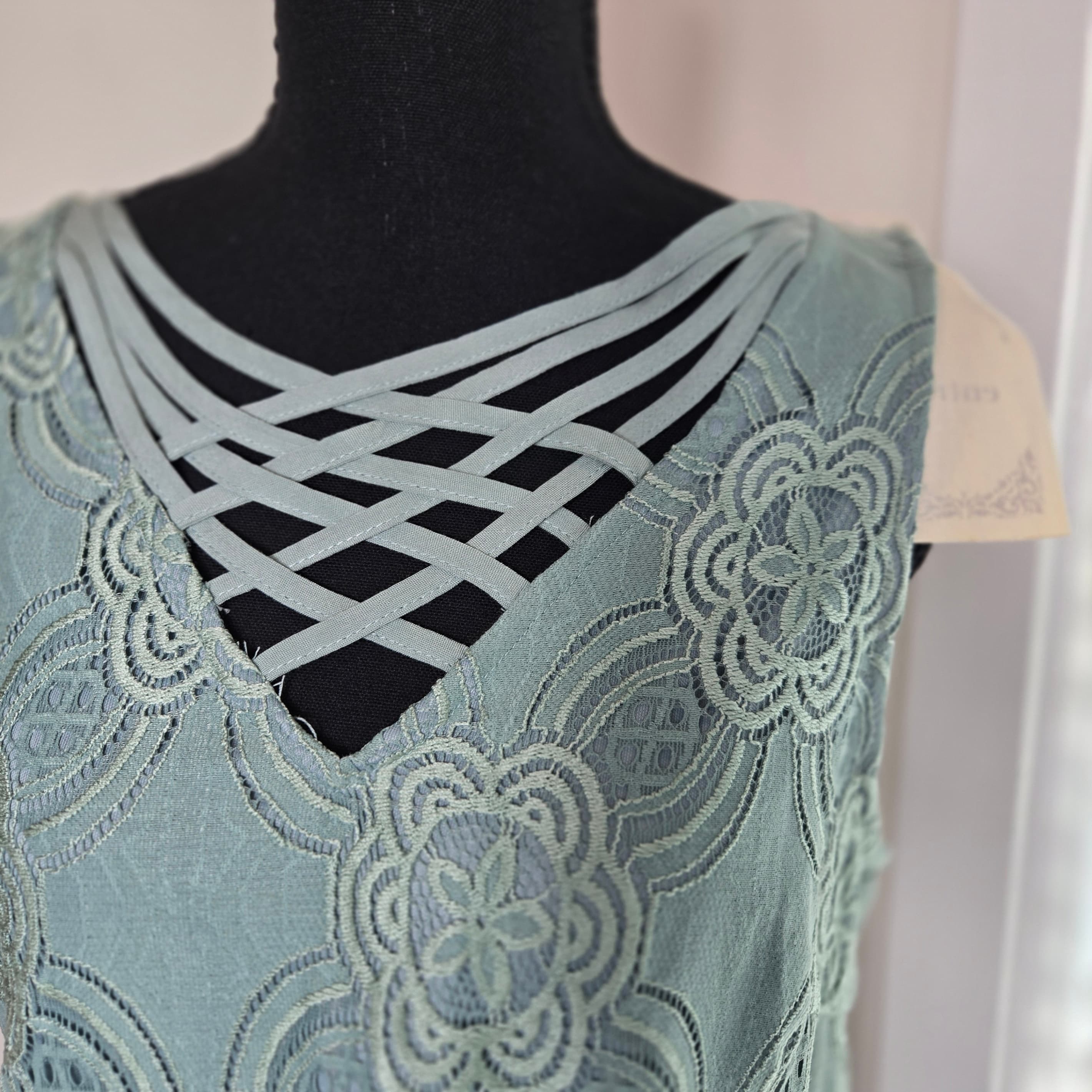 Entro Lace Overlay Dress Small NWT - Thumbnail 6