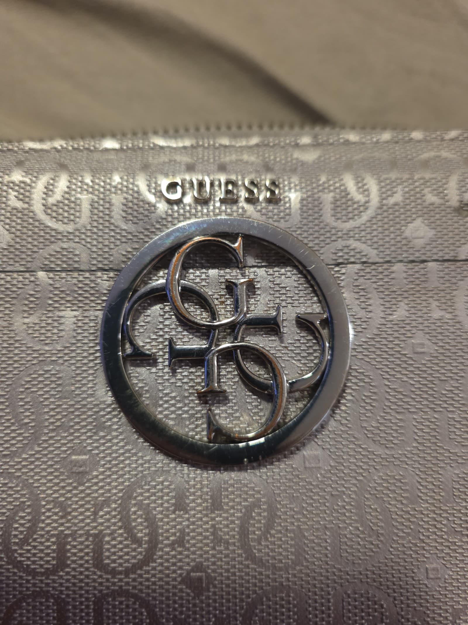 Guess Wallet - Thumbnail 2