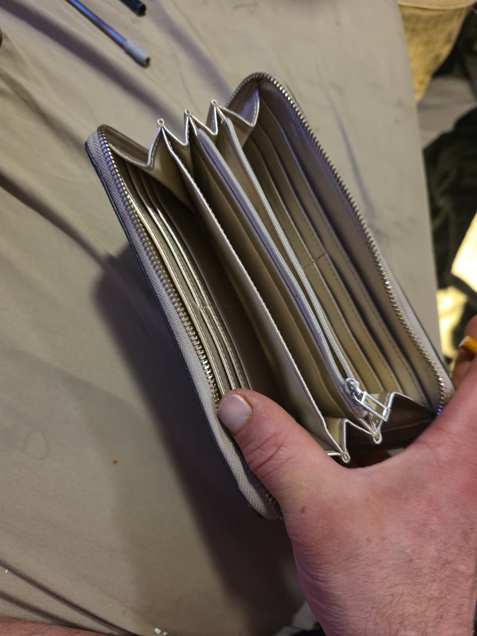 Guess Wallet - Thumbnail 4