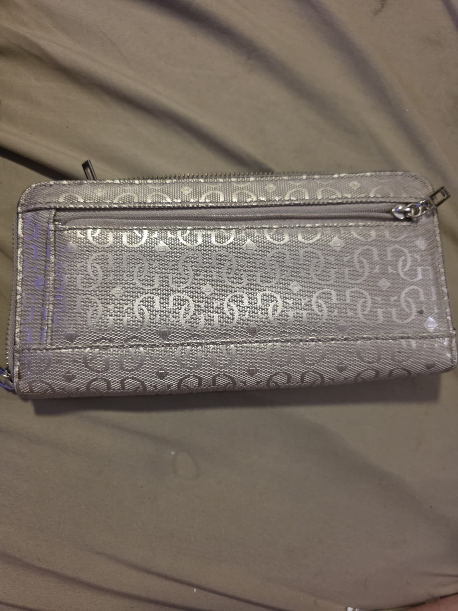 Guess Wallet - Thumbnail 3