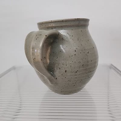 Handmade Pitcher Poterie de la Source Gray Flowers Incised 1983 Vintage - Thumbnail 4