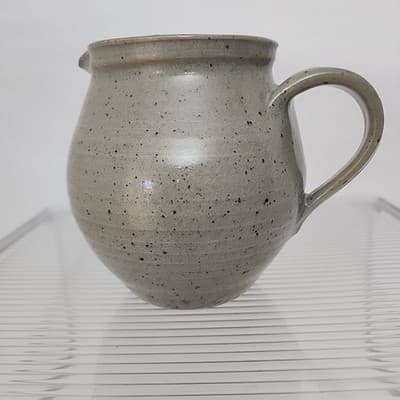 Handmade Pitcher Poterie de la Source Gray Flowers Incised 1983 Vintage - Thumbnail 5
