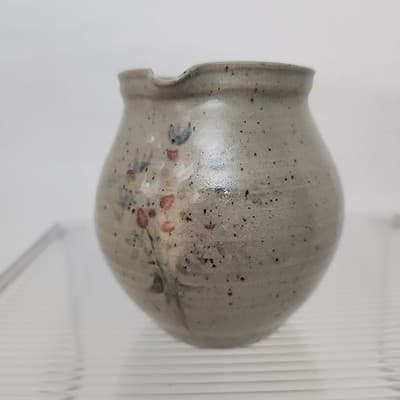 Handmade Pitcher Poterie de la Source Gray Flowers Incised 1983 Vintage - Thumbnail 6