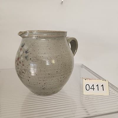 Handmade Pitcher Poterie de la Source Gray Flowers Incised 1983 Vintage - Thumbnail 2
