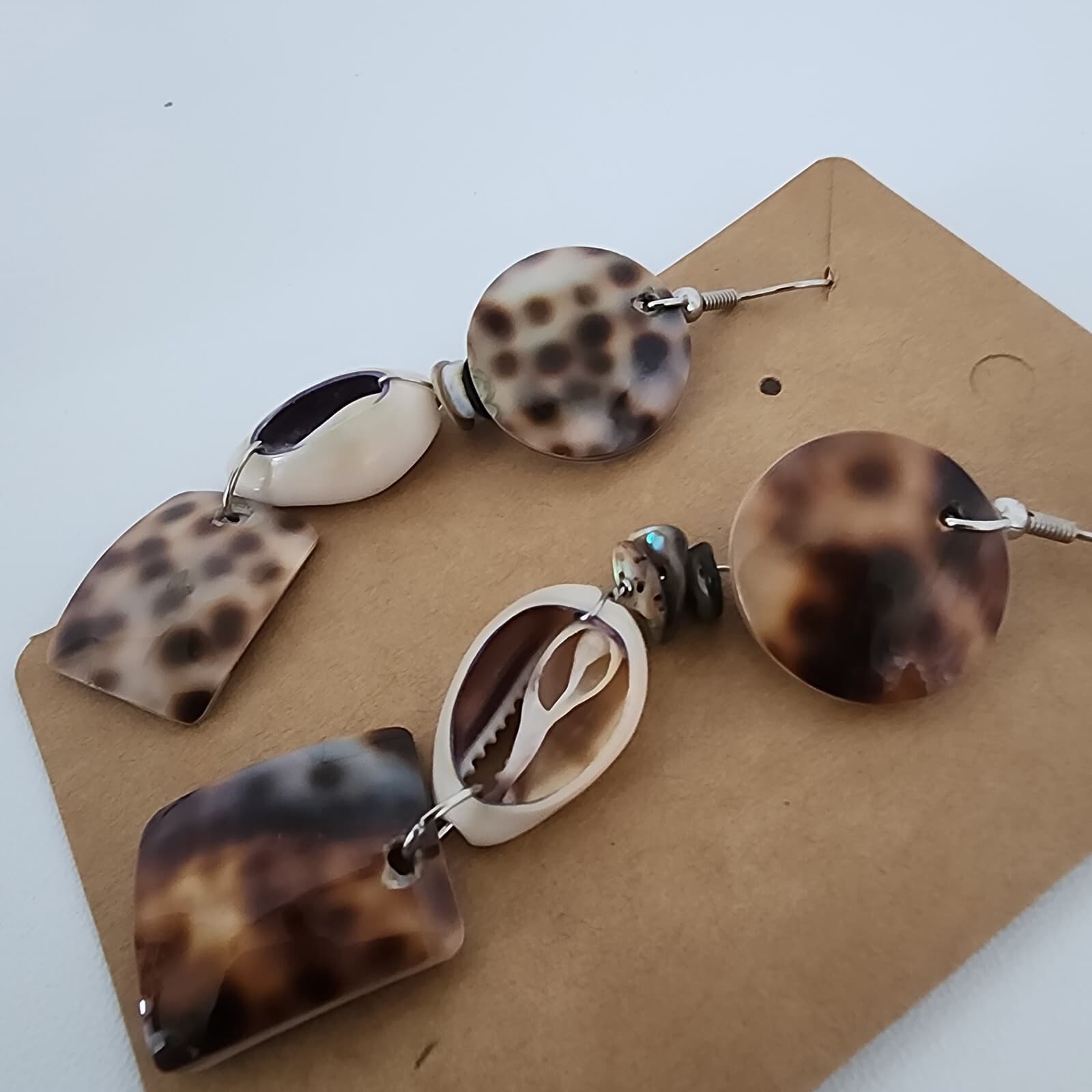 Vintage 1980s Shell Dangle Earrings Brown Cream Tan Cowrie Tiger Chandelier - Thumbnail 4