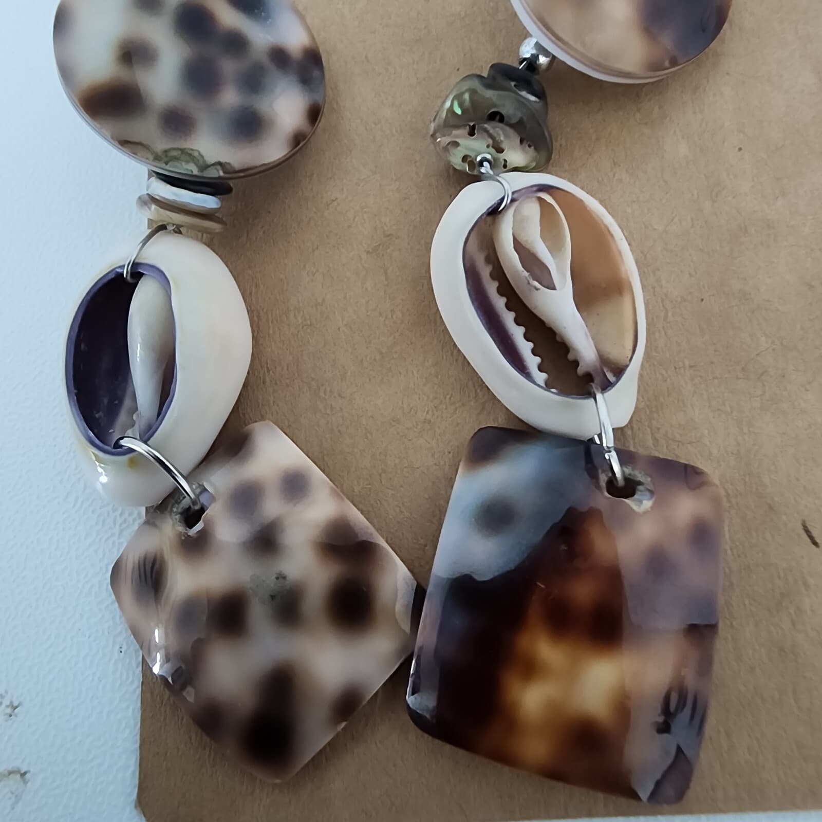 Vintage 1980s Shell Dangle Earrings Brown Cream Tan Cowrie Tiger Chandelier - Thumbnail 5