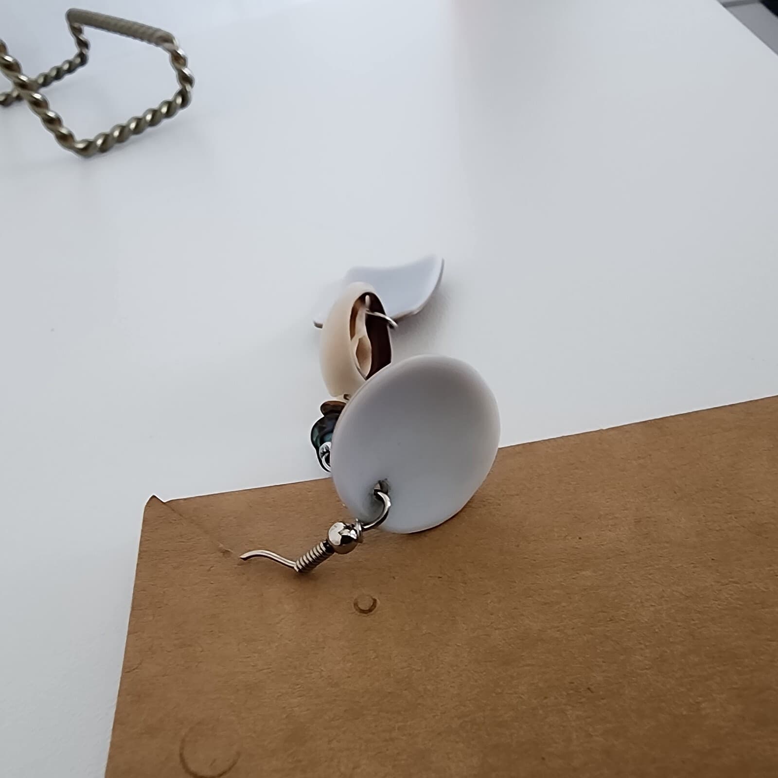 Vintage 1980s Shell Dangle Earrings Brown Cream Tan Cowrie Tiger Chandelier - Thumbnail 7