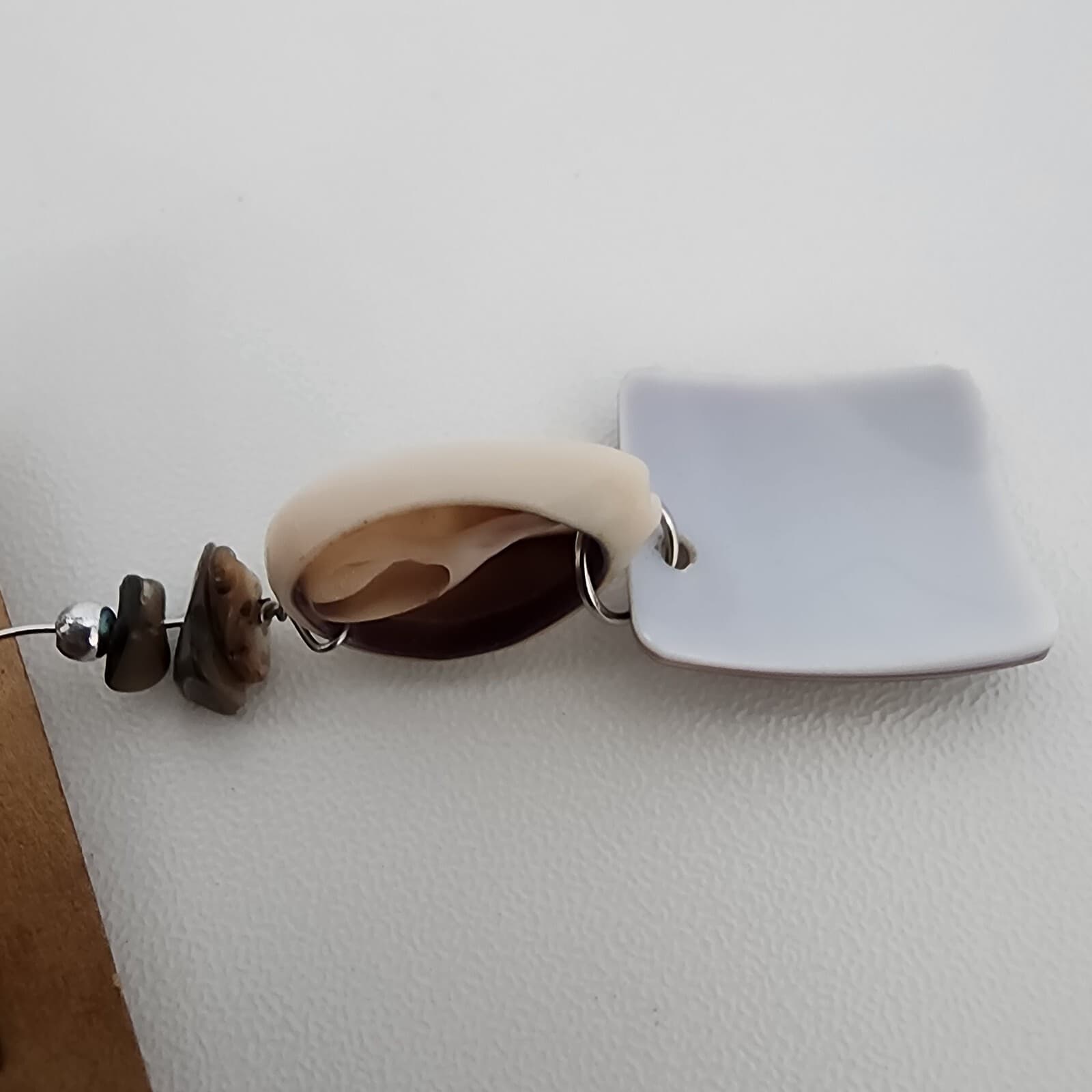 Vintage 1980s Shell Dangle Earrings Brown Cream Tan Cowrie Tiger Chandelier - Thumbnail 8