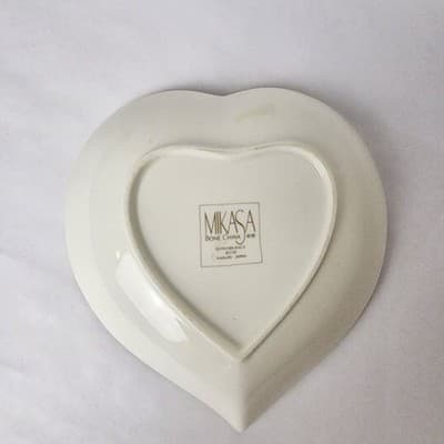 Mikasa Bone China Heart Shaped Candy Dish Floral Imprint Textured Gold Rim - Thumbnail 2