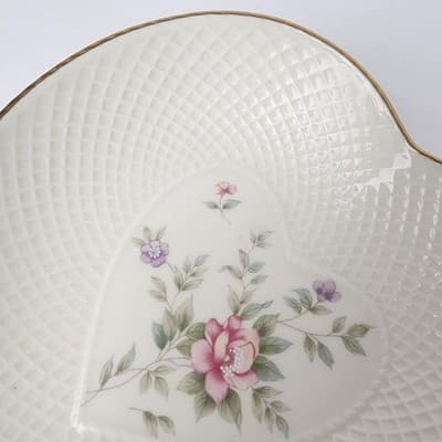 Mikasa Bone China Heart Shaped Candy Dish Floral Imprint Textured Gold Rim - Thumbnail 8