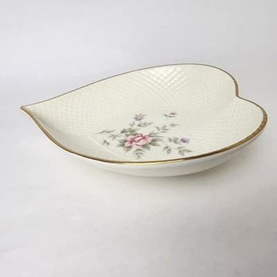 Mikasa Bone China Heart Shaped Candy Dish Floral Imprint Textured Gold Rim - Thumbnail 5