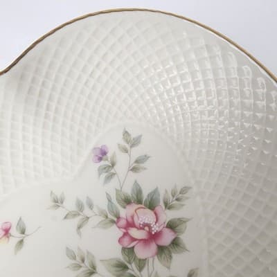 Mikasa Bone China Heart Shaped Candy Dish Floral Imprint Textured Gold Rim - Thumbnail 11