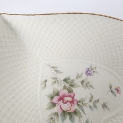 Mikasa Bone China Heart Shaped Candy Dish Floral Imprint Textured Gold Rim - Thumbnail 9