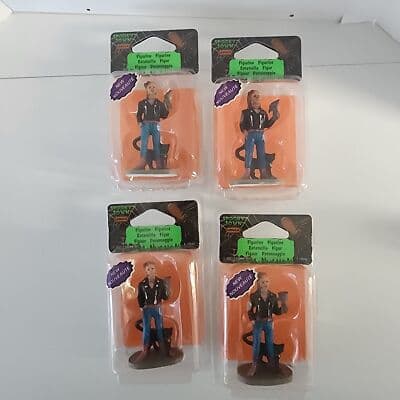 Spooky Town Lemax Figurine #12045 c. 2021 "Kat" New in Box - Thumbnail 2