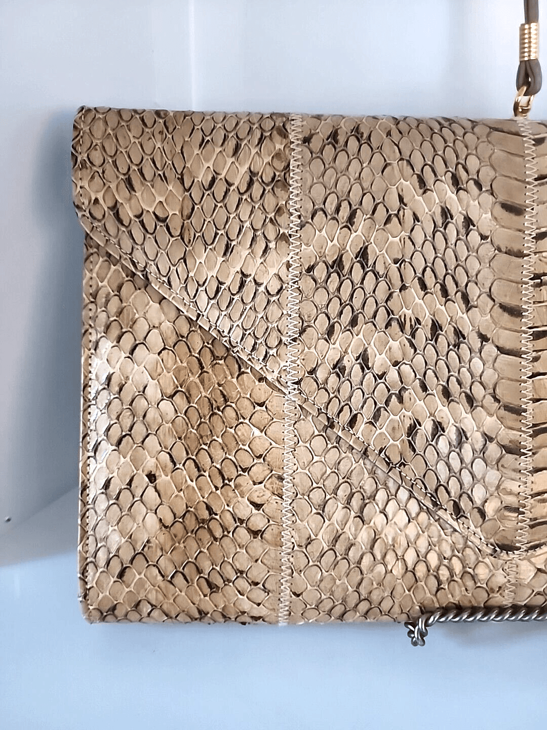Vintage 1970s Tan Genuine Snakeskin Envelope Clutch Removeable Crossbody Strap - Thumbnail 4