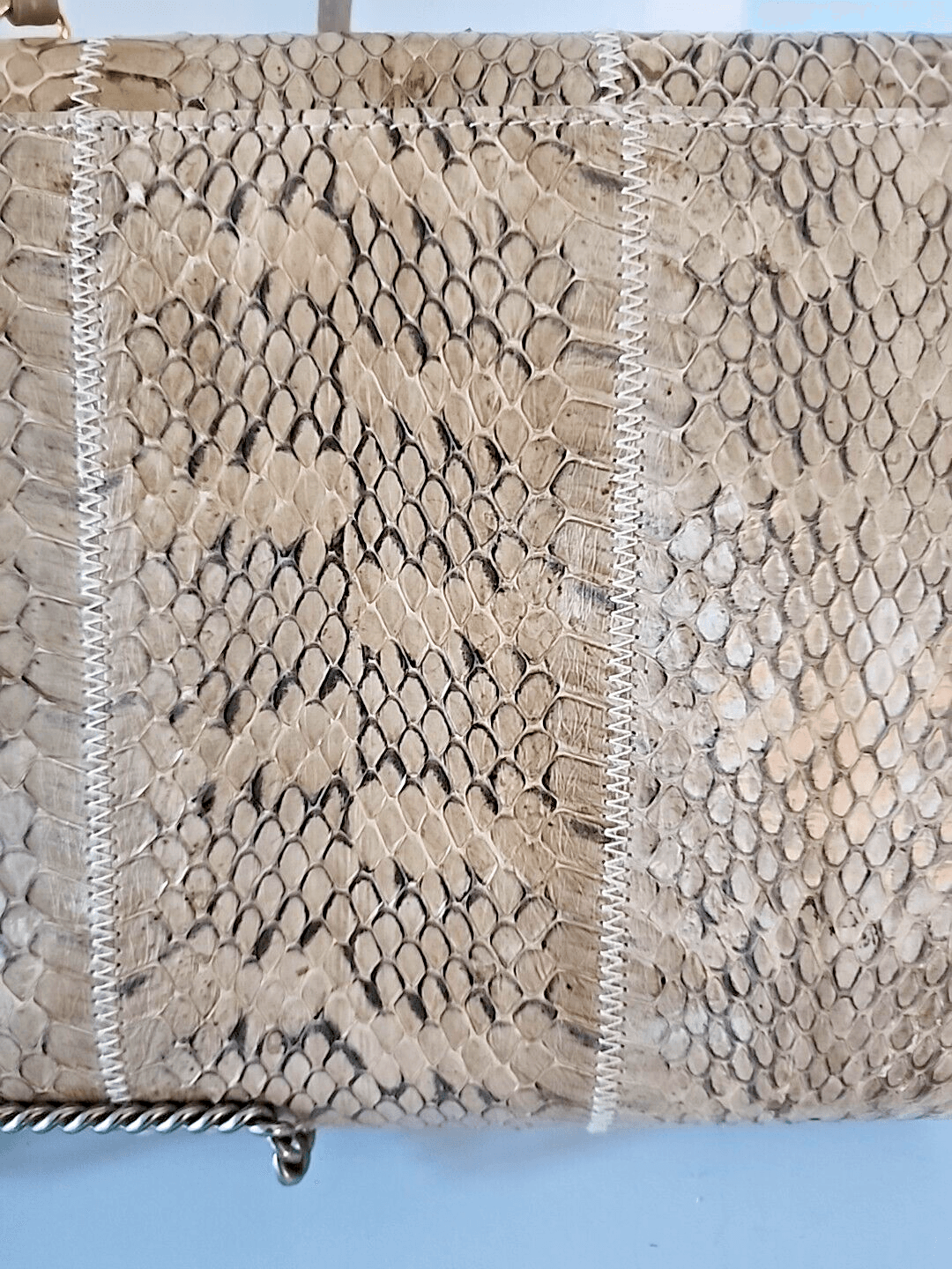 Vintage 1970s Tan Genuine Snakeskin Envelope Clutch Removeable Crossbody Strap - Thumbnail 9