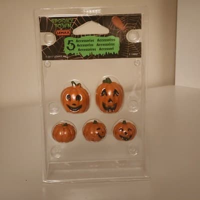 LEMAX SPOOKY TOWN 2017 Orange Happy Pumpkin Family of 5 New #14852