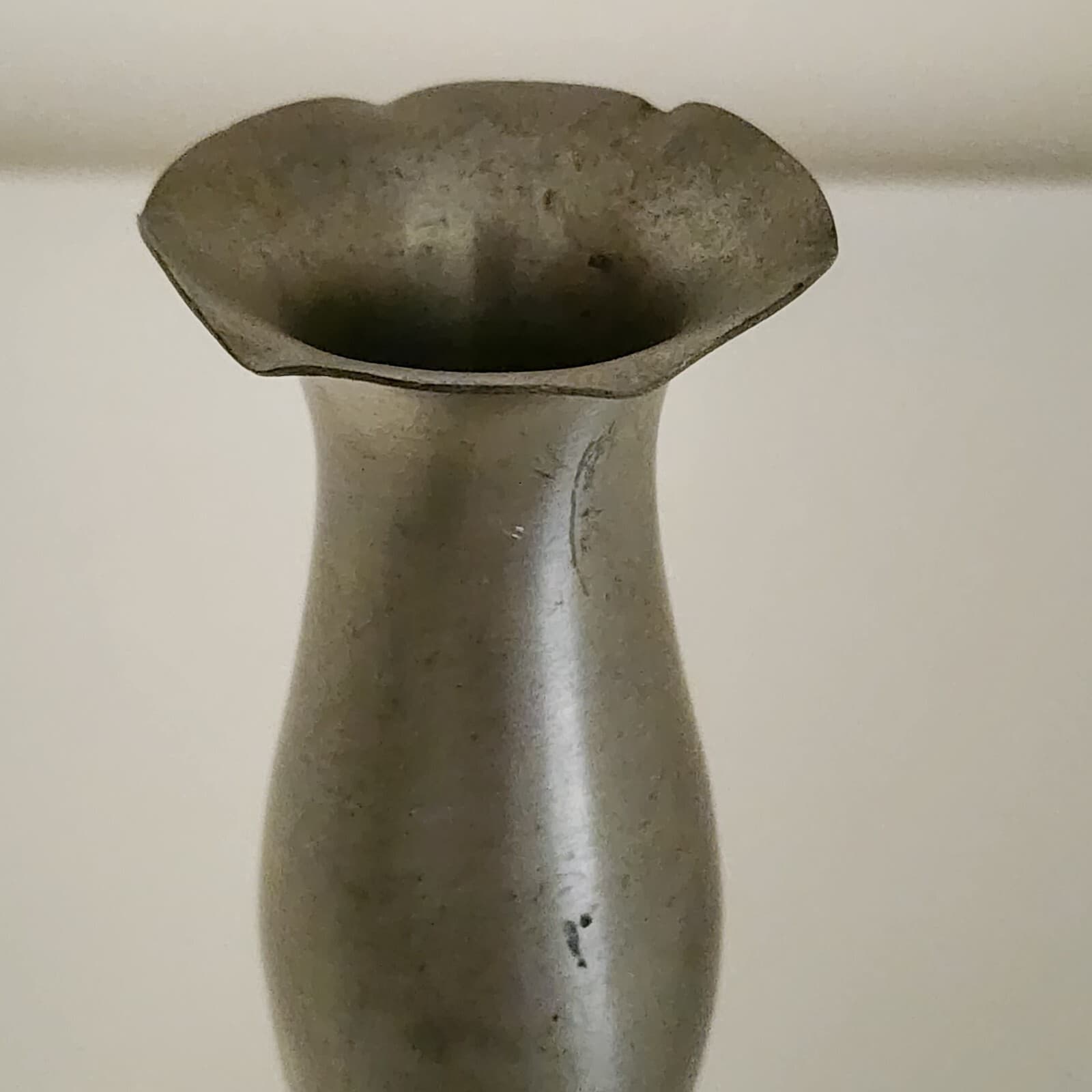 Pewter by Town House Trumpet 5.5" Bud Vase Small Stamped Flowers Scalloped Edge - Thumbnail 8