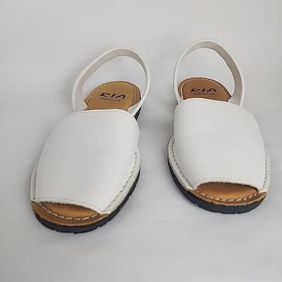 Ria Menorca Sandals white Ankle Strap Open Toed Size EU 34 US 3 Kids 2.5 - Thumbnail 4