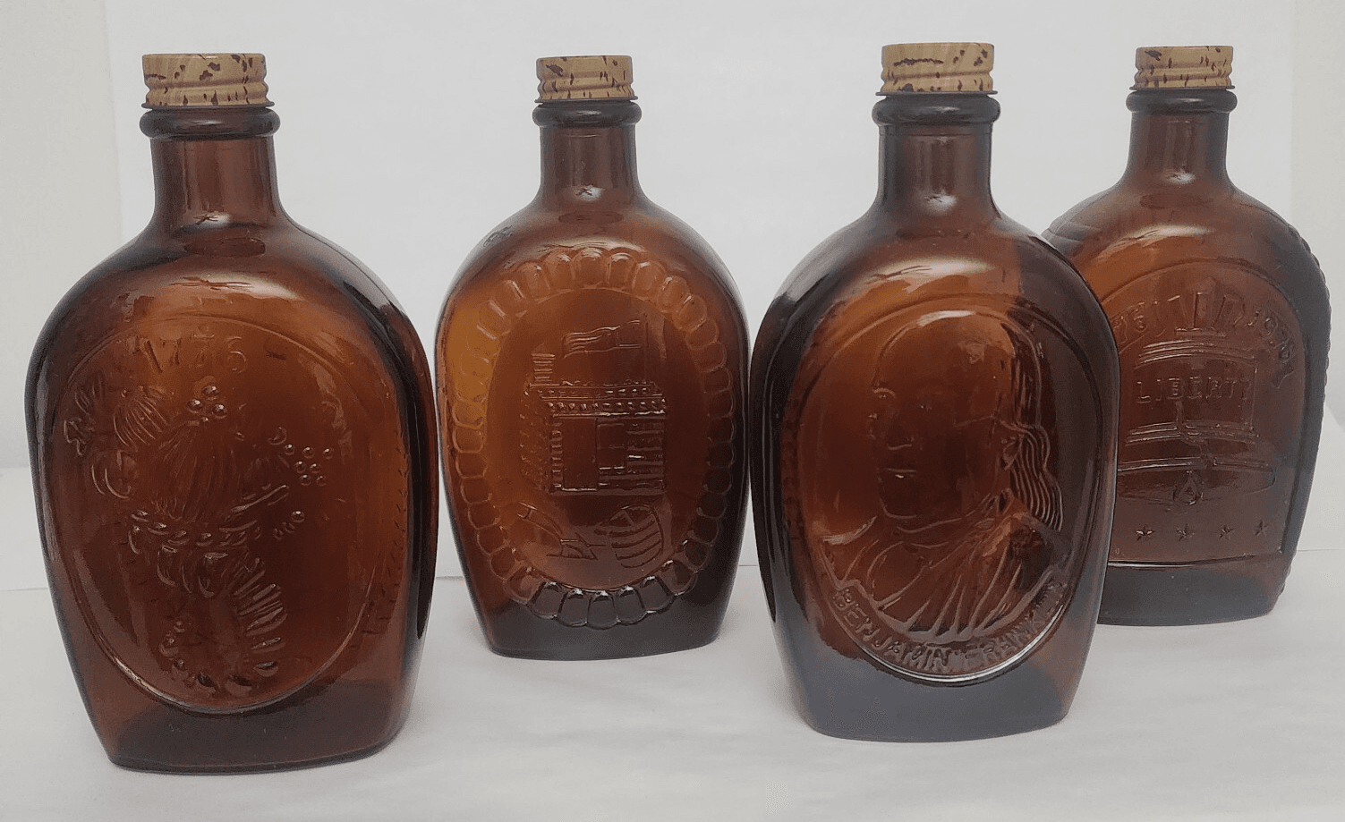 Set of 4 1776 Bicentennial Log Cabin Maple Syrup Amber Glass Bottles Vintage - Thumbnail 3