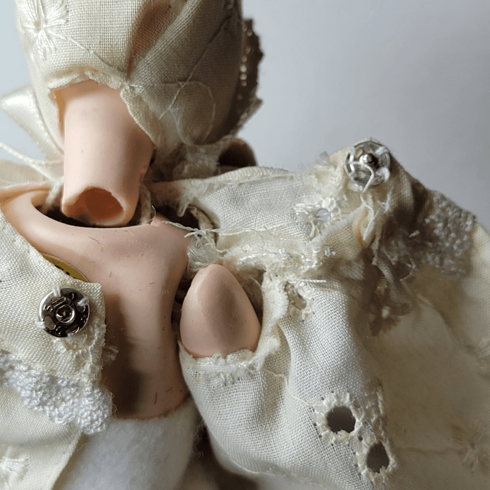 Vintage Victoria Impex 5 1/4” Porcelain Newborn Doll Beautiful Great Condition - Thumbnail 9