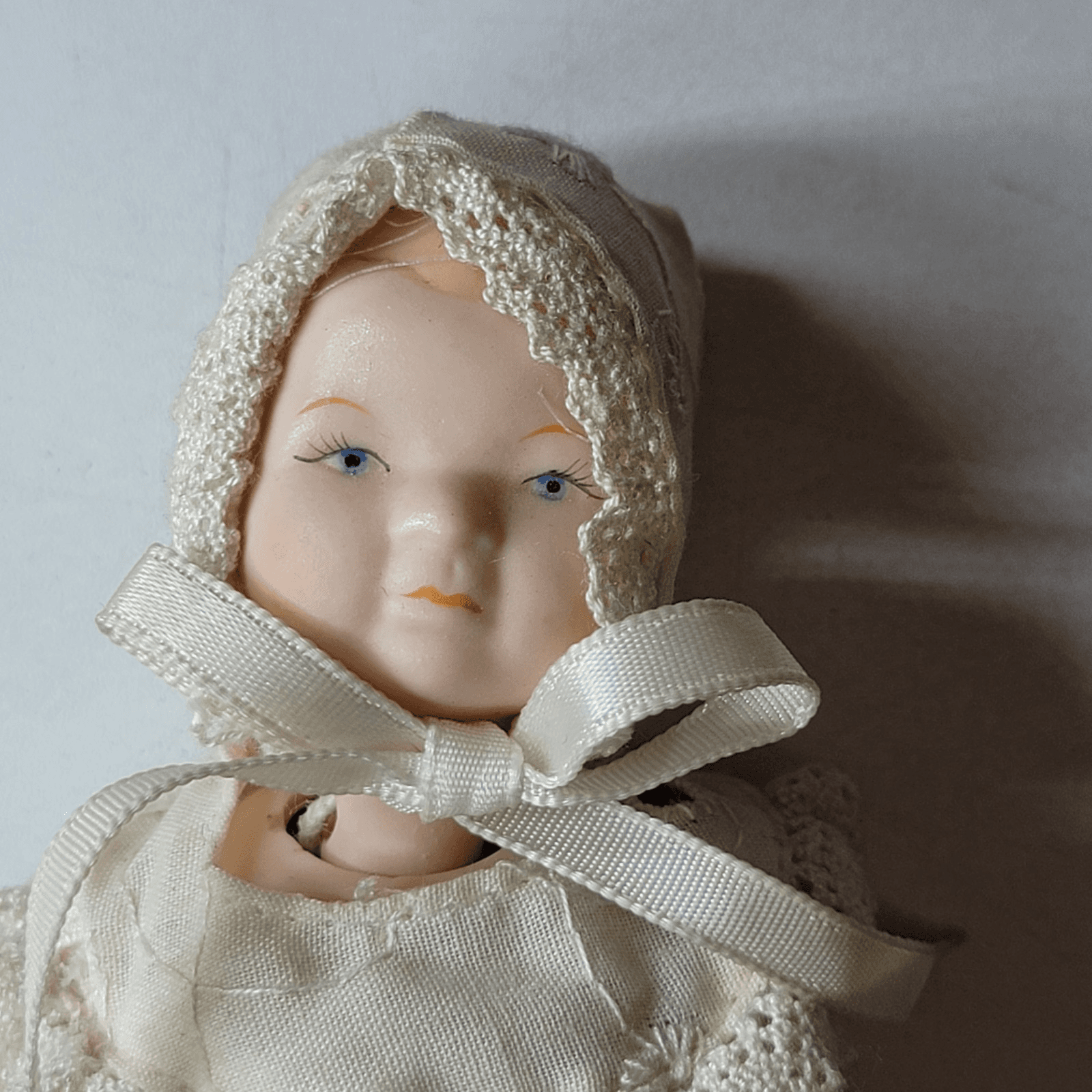 Vintage Victoria Impex 5 1/4” Porcelain Newborn Doll Beautiful Great Condition - Thumbnail 11