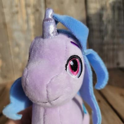 My Little Pony 7” Izzy Moonbow Plush Toy With Felt Tail And Mane - Thumbnail 7