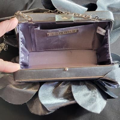 SONDRA ROBERTS Silver Box Clutch Purse Flower Grey Chain Evening Bag NYE - Thumbnail 4