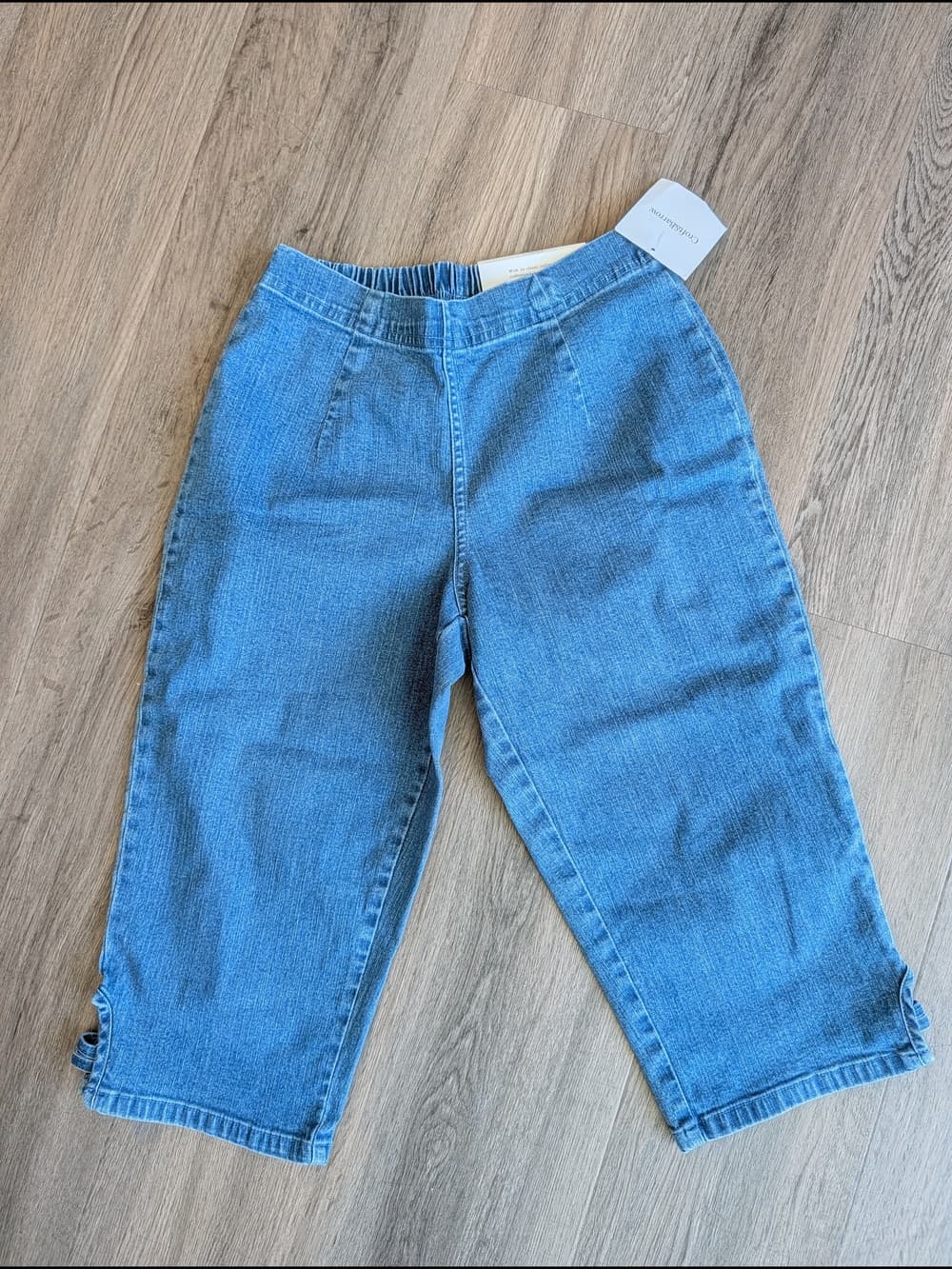 croft & barrow Light Blue Denim Capri Jeans Stretchy Waist Button Accent - Thumbnail 10