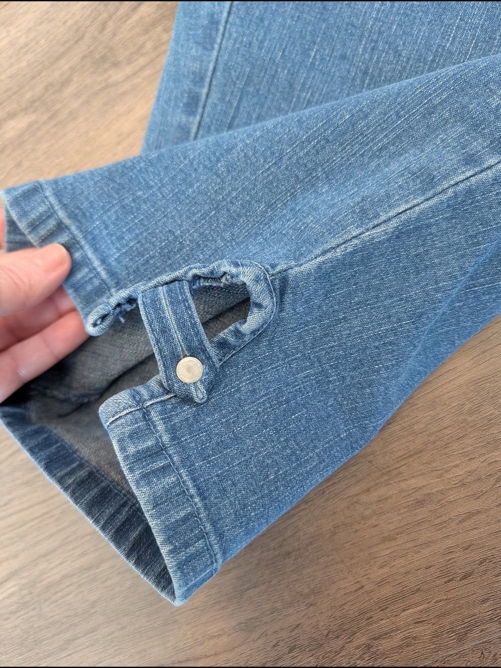 croft & barrow Light Blue Denim Capri Jeans Stretchy Waist Button Accent - Thumbnail 2