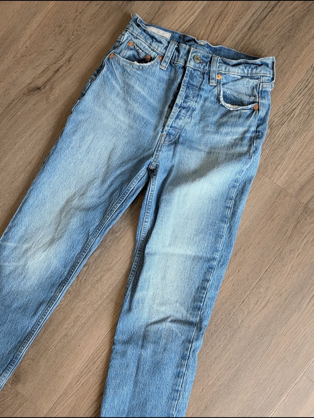 GAP Women's Medium Wash Faded Cheeky High Rise Straight-Leg Blue Jeans - Thumbnail 4