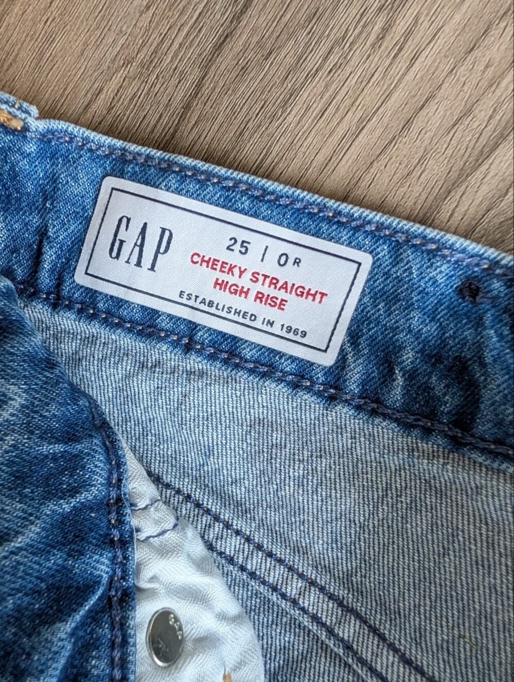 GAP Women's Medium Wash Faded Cheeky High Rise Straight-Leg Blue Jeans - Thumbnail 7